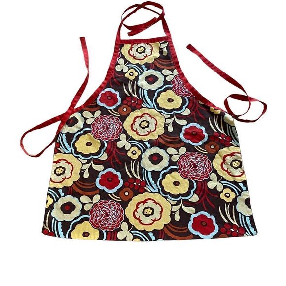 Handmade Floral Kitchen/Crafting Apron    - Picture 2 of 6